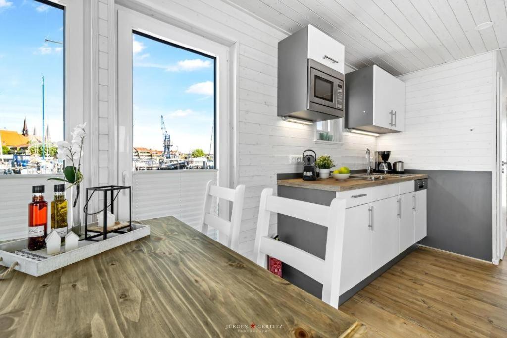 Hausboot Gluecksmomente Mit Dachterrasse In Schleswig Am Ostseefjord Schlei Exteriör bild
