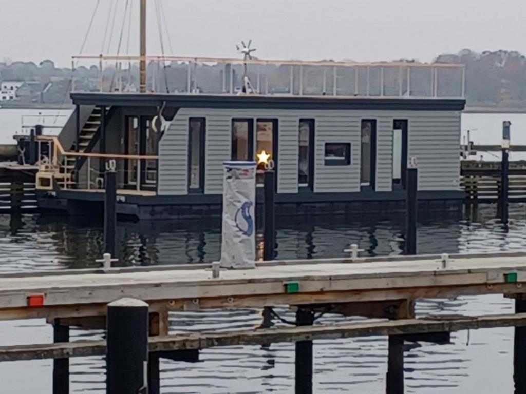 Hausboot Gluecksmomente Mit Dachterrasse In Schleswig Am Ostseefjord Schlei Exteriör bild