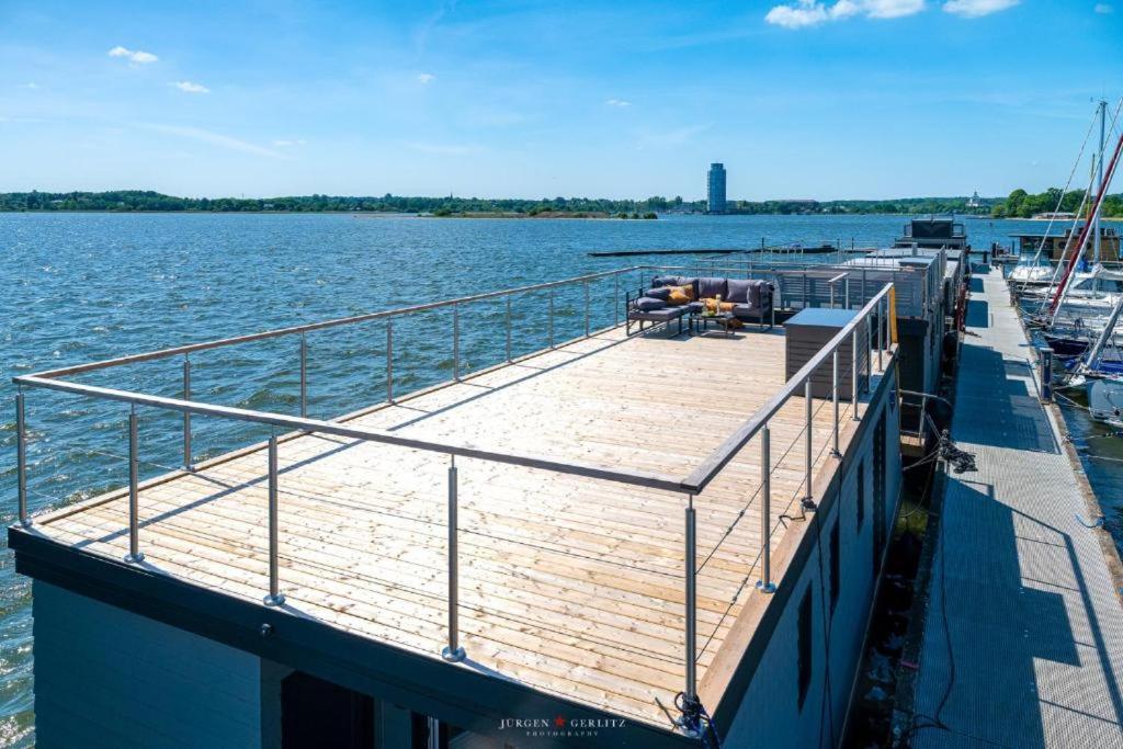 Hausboot Gluecksmomente Mit Dachterrasse In Schleswig Am Ostseefjord Schlei Exteriör bild