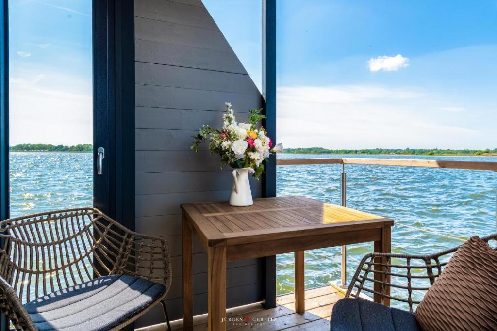 Hausboot Gluecksmomente Mit Dachterrasse In Schleswig Am Ostseefjord Schlei Exteriör bild